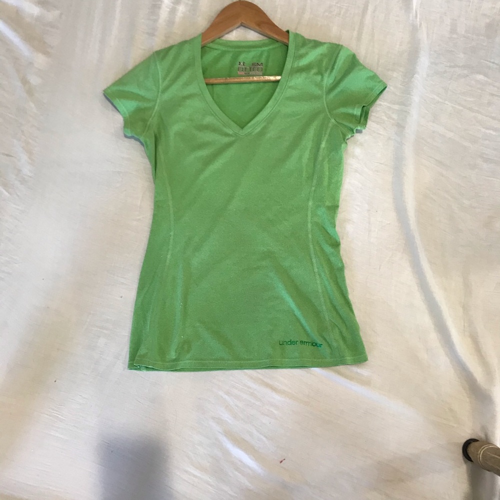 Green under armor fitted tee shirt